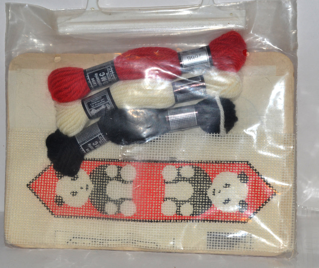 Réplique unused needlepoint kit, back