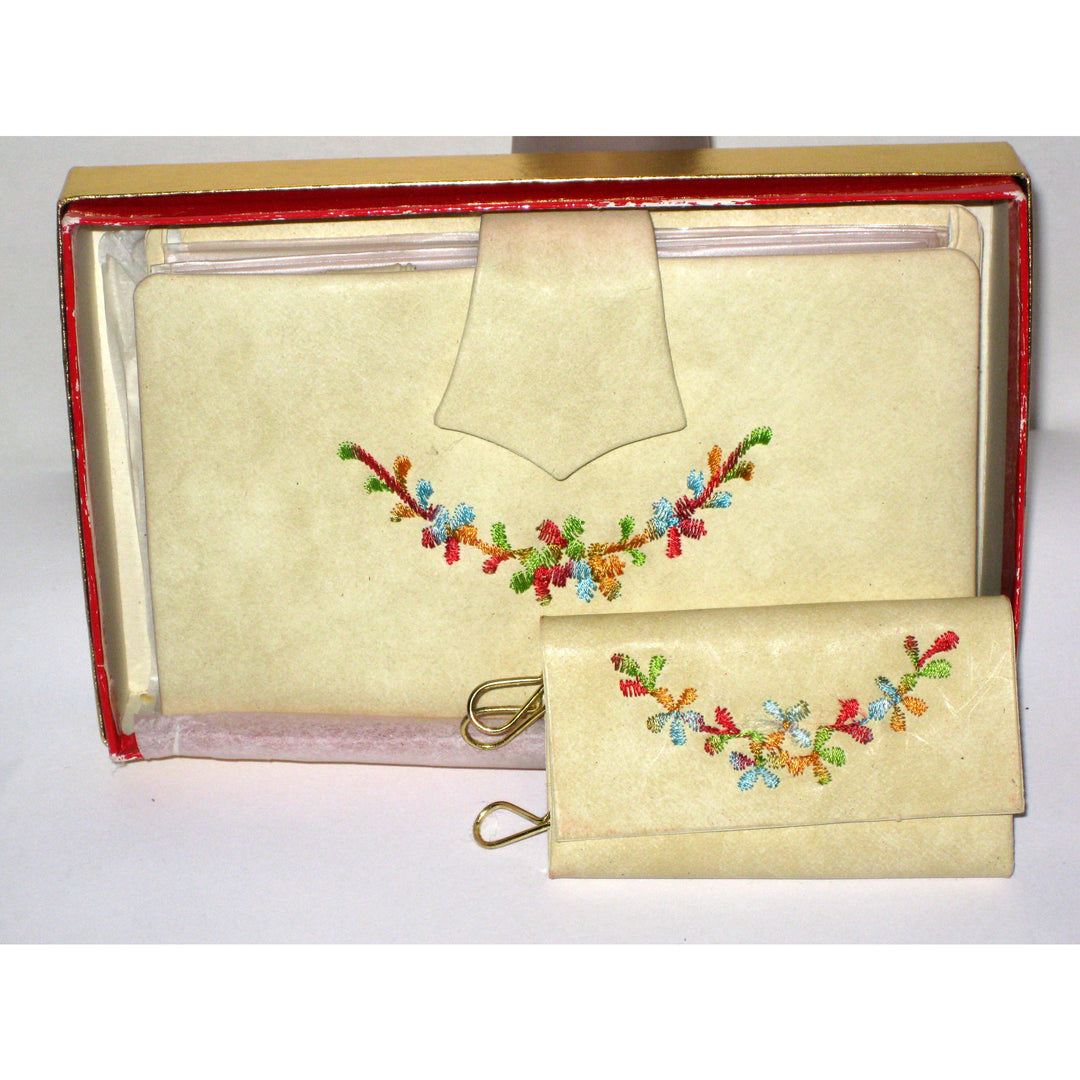 Vintage Cream Vinyl Embroidered Wallet Set